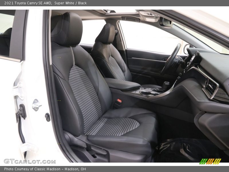 Super White / Black 2021 Toyota Camry SE AWD