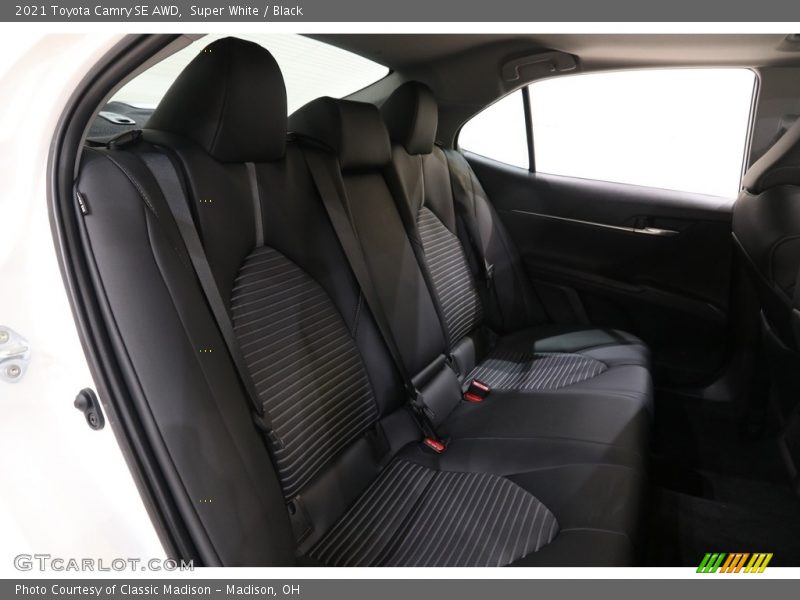 Super White / Black 2021 Toyota Camry SE AWD