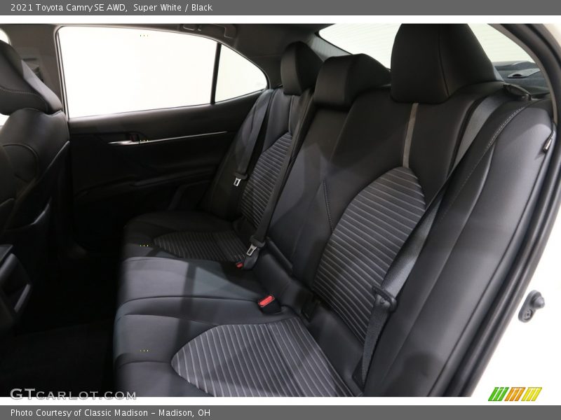 Super White / Black 2021 Toyota Camry SE AWD