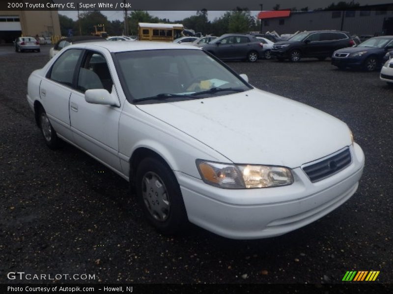 Super White / Oak 2000 Toyota Camry CE