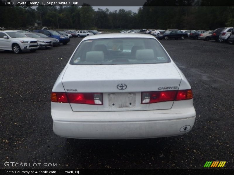 Super White / Oak 2000 Toyota Camry CE
