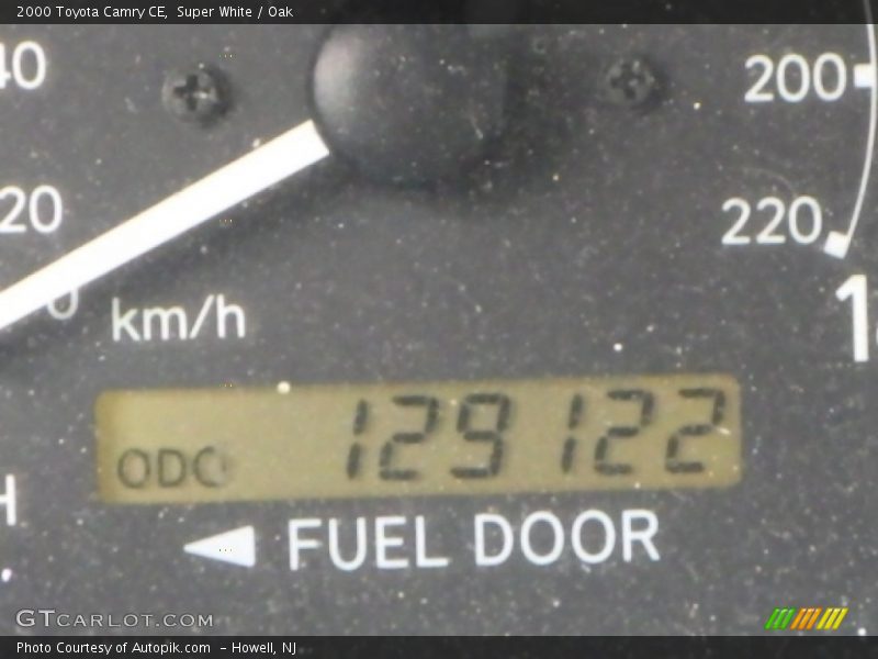 Super White / Oak 2000 Toyota Camry CE