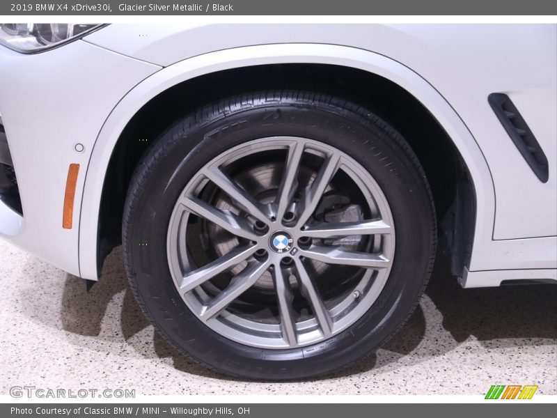 Glacier Silver Metallic / Black 2019 BMW X4 xDrive30i