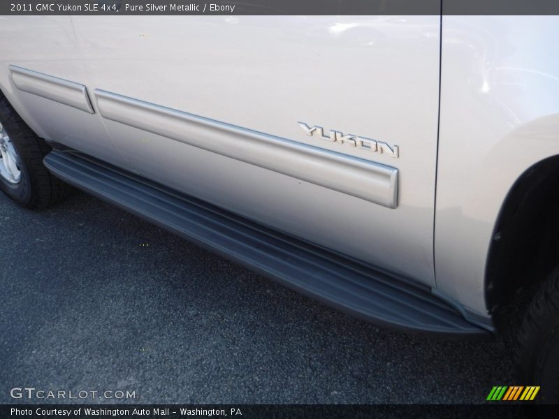 Pure Silver Metallic / Ebony 2011 GMC Yukon SLE 4x4