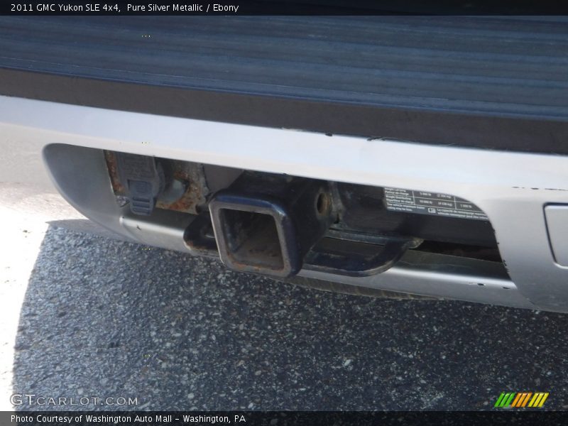 Pure Silver Metallic / Ebony 2011 GMC Yukon SLE 4x4