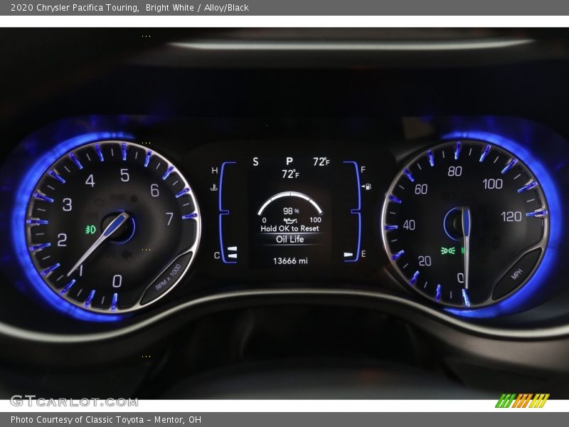 Bright White / Alloy/Black 2020 Chrysler Pacifica Touring