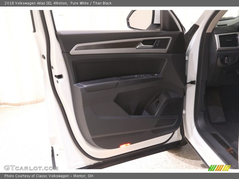 Pure White / Titan Black 2018 Volkswagen Atlas SEL 4Motion