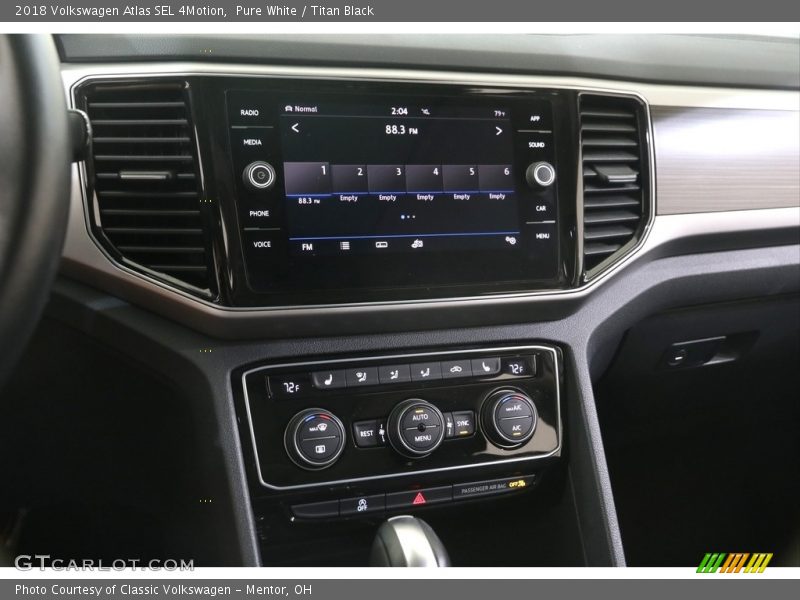 Pure White / Titan Black 2018 Volkswagen Atlas SEL 4Motion