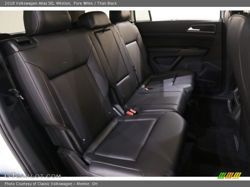 Pure White / Titan Black 2018 Volkswagen Atlas SEL 4Motion