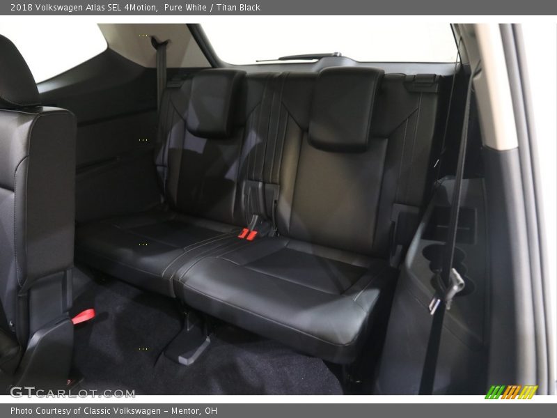 Pure White / Titan Black 2018 Volkswagen Atlas SEL 4Motion