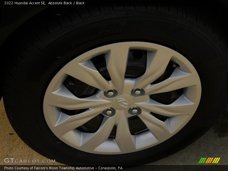 Absolute Black / Black 2022 Hyundai Accent SE