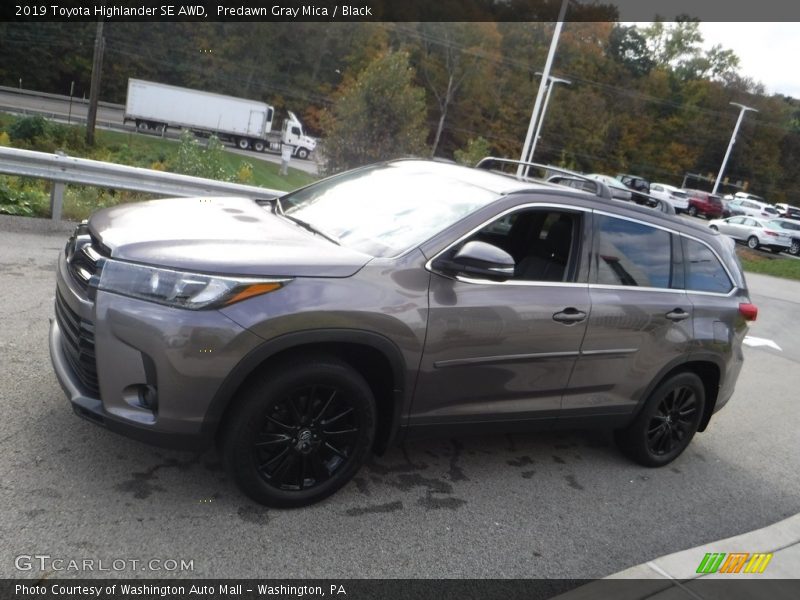 Predawn Gray Mica / Black 2019 Toyota Highlander SE AWD