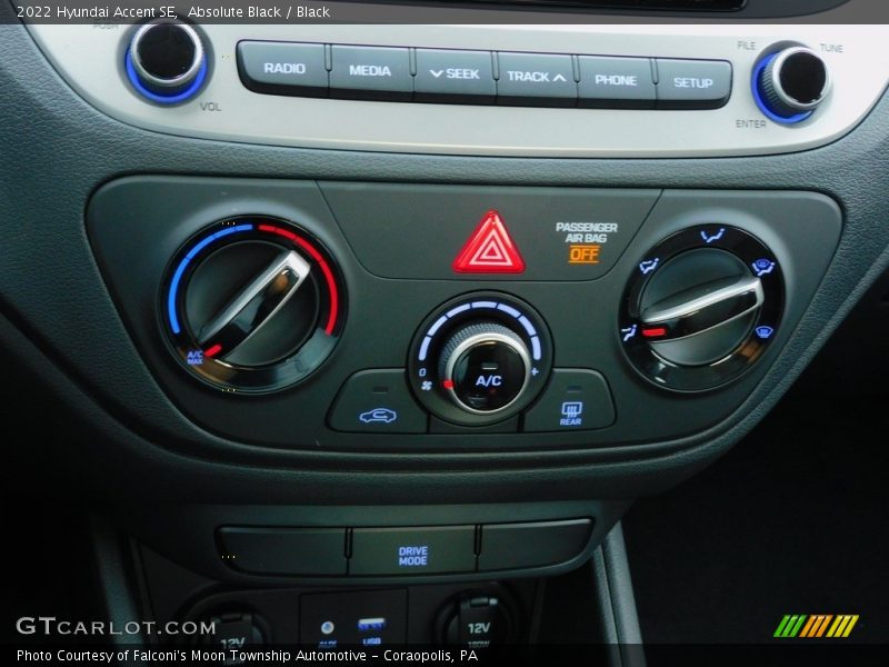 Absolute Black / Black 2022 Hyundai Accent SE