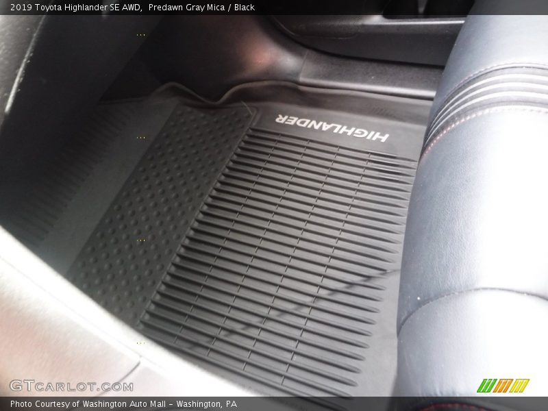 Predawn Gray Mica / Black 2019 Toyota Highlander SE AWD