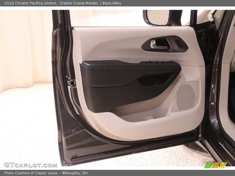 Granite Crystal Metallic / Black/Alloy 2019 Chrysler Pacifica Limited
