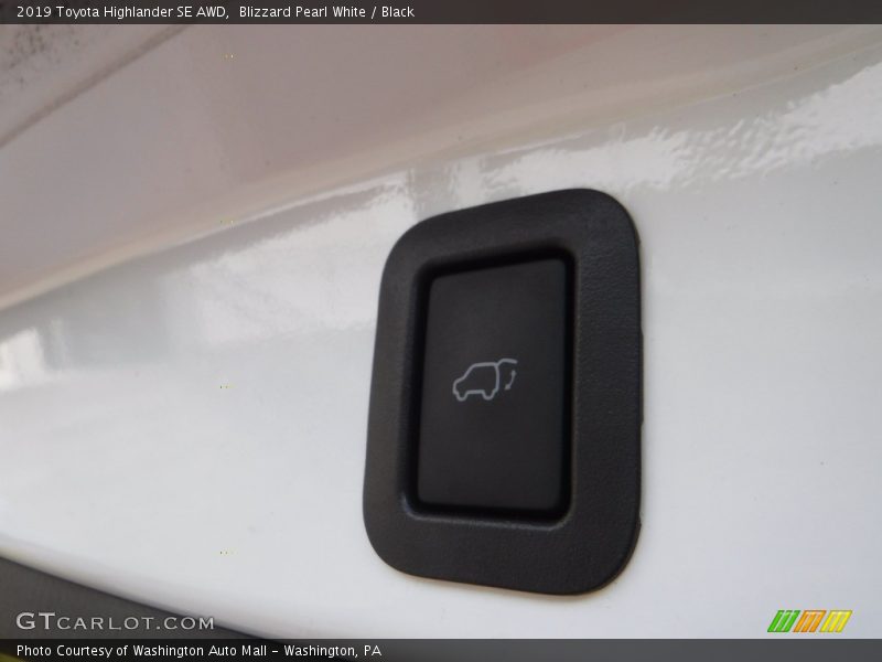 Blizzard Pearl White / Black 2019 Toyota Highlander SE AWD