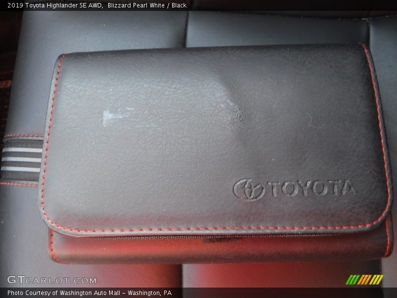 Blizzard Pearl White / Black 2019 Toyota Highlander SE AWD