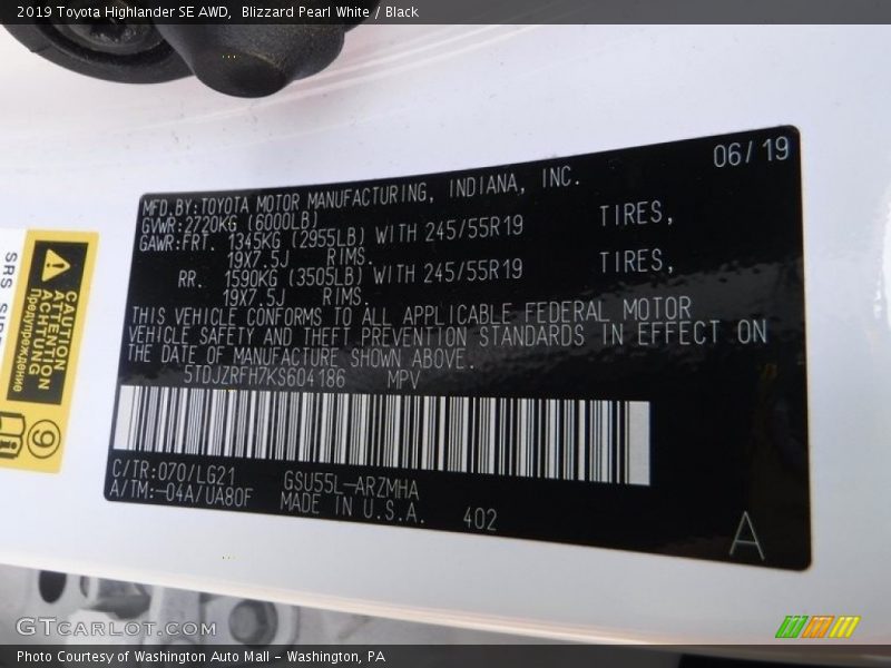Blizzard Pearl White / Black 2019 Toyota Highlander SE AWD