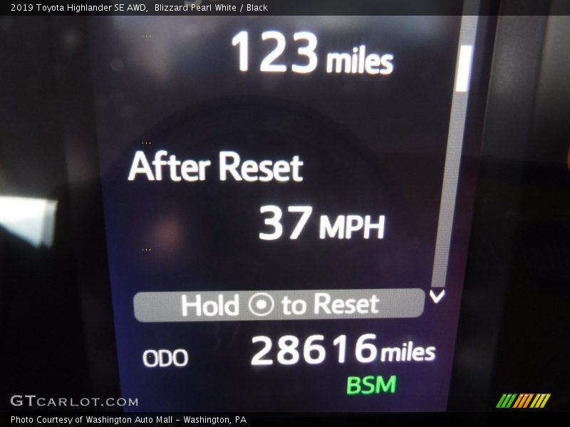 Blizzard Pearl White / Black 2019 Toyota Highlander SE AWD