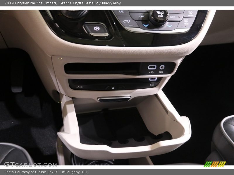 Granite Crystal Metallic / Black/Alloy 2019 Chrysler Pacifica Limited