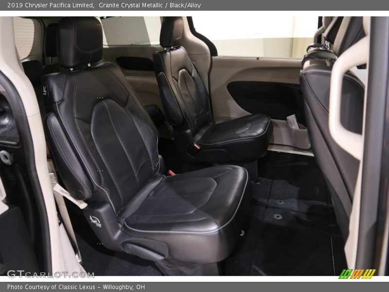 Granite Crystal Metallic / Black/Alloy 2019 Chrysler Pacifica Limited
