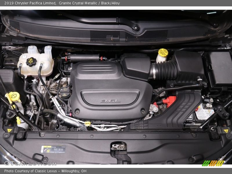 Granite Crystal Metallic / Black/Alloy 2019 Chrysler Pacifica Limited