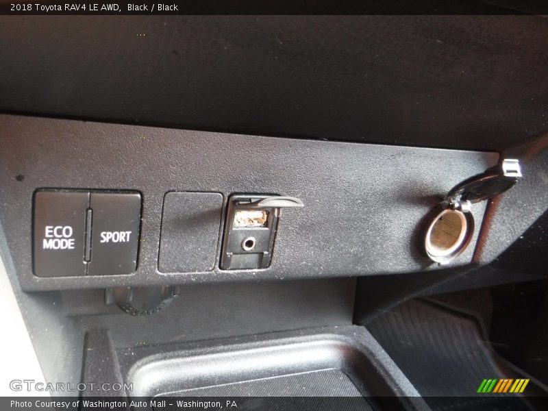 Black / Black 2018 Toyota RAV4 LE AWD