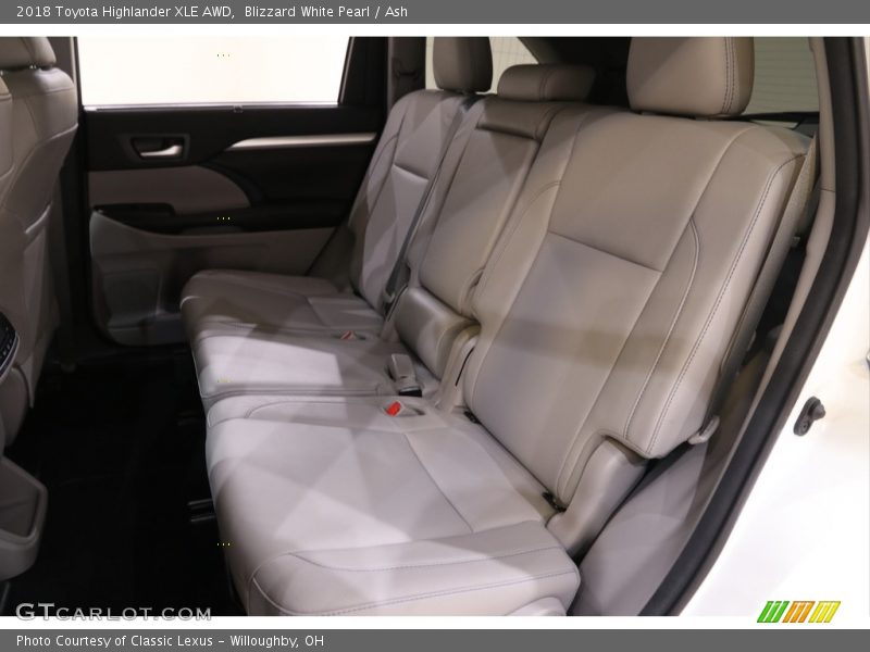Blizzard White Pearl / Ash 2018 Toyota Highlander XLE AWD