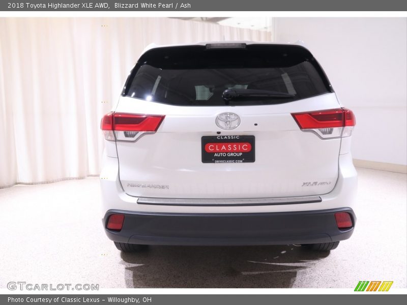Blizzard White Pearl / Ash 2018 Toyota Highlander XLE AWD