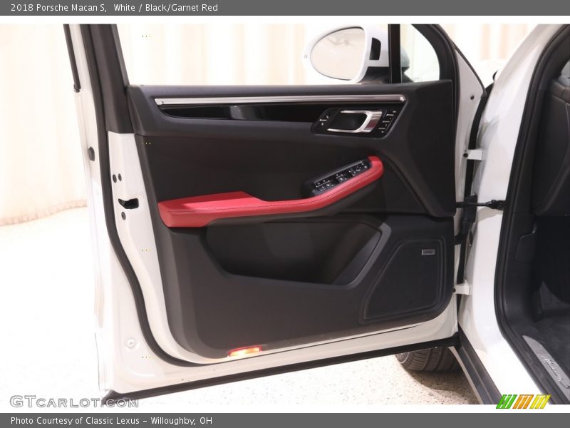 White / Black/Garnet Red 2018 Porsche Macan S