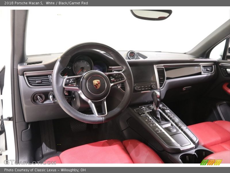 White / Black/Garnet Red 2018 Porsche Macan S