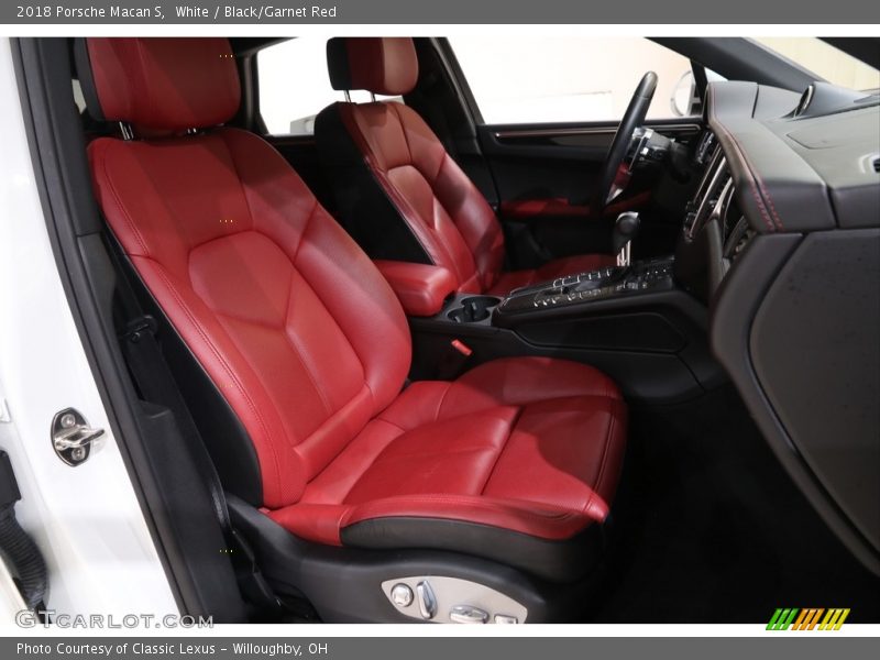 White / Black/Garnet Red 2018 Porsche Macan S