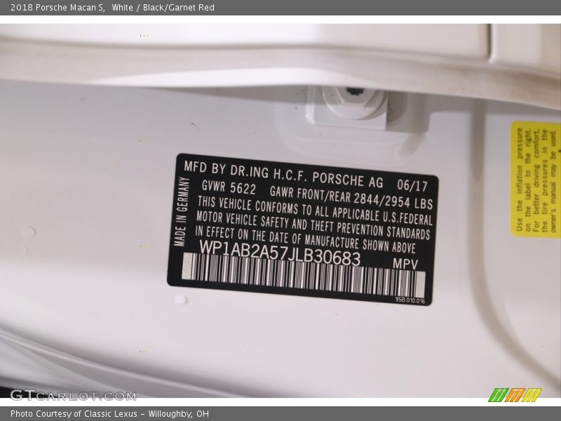White / Black/Garnet Red 2018 Porsche Macan S