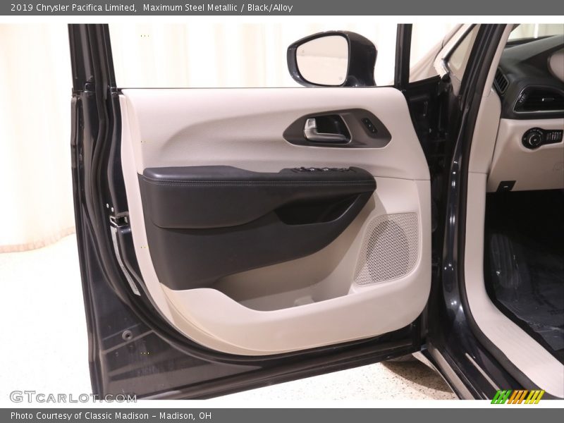 Maximum Steel Metallic / Black/Alloy 2019 Chrysler Pacifica Limited