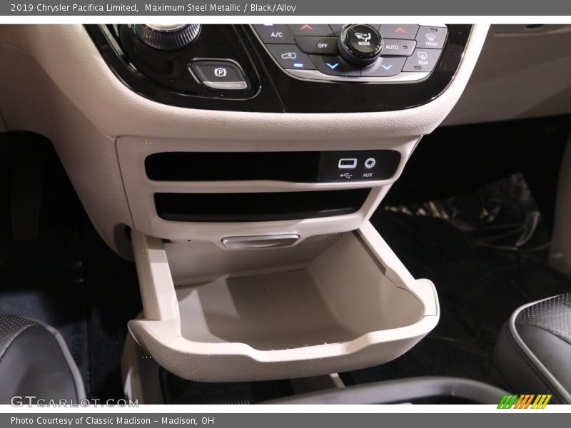 Maximum Steel Metallic / Black/Alloy 2019 Chrysler Pacifica Limited