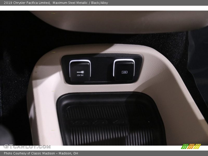 Maximum Steel Metallic / Black/Alloy 2019 Chrysler Pacifica Limited