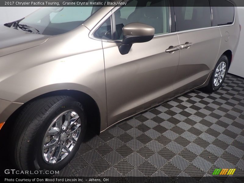 Granite Crystal Metallic / Black/Alloy 2017 Chrysler Pacifica Touring