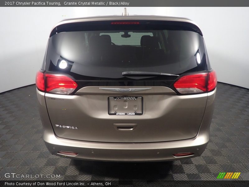 Granite Crystal Metallic / Black/Alloy 2017 Chrysler Pacifica Touring