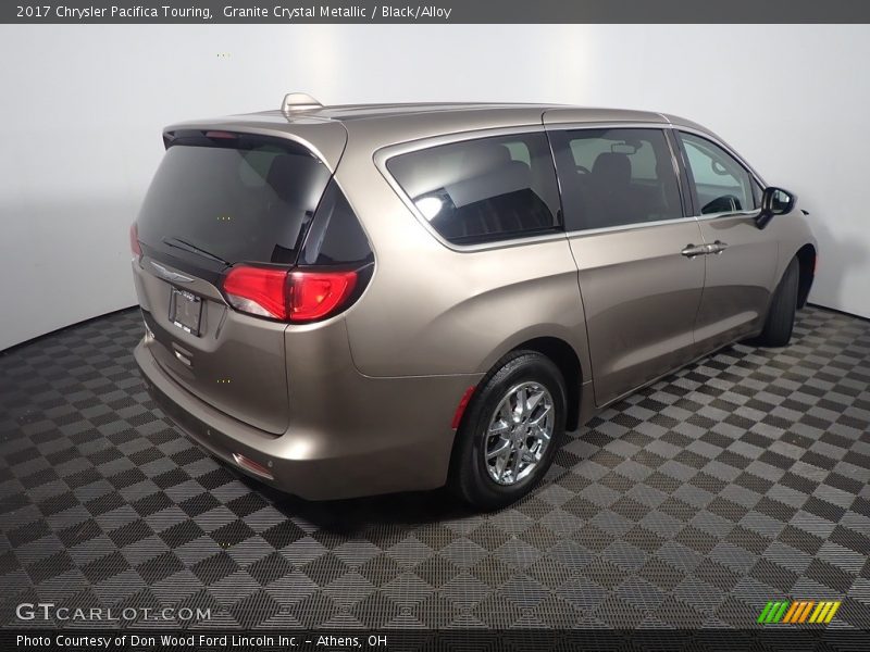Granite Crystal Metallic / Black/Alloy 2017 Chrysler Pacifica Touring