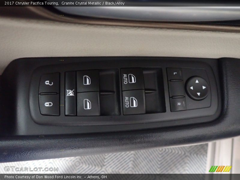 Granite Crystal Metallic / Black/Alloy 2017 Chrysler Pacifica Touring