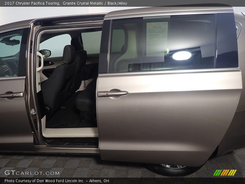 Granite Crystal Metallic / Black/Alloy 2017 Chrysler Pacifica Touring