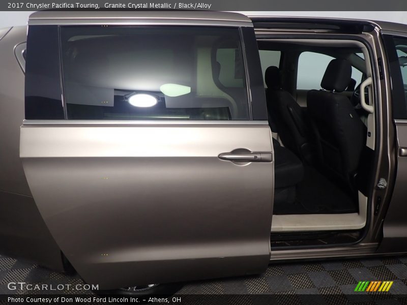 Granite Crystal Metallic / Black/Alloy 2017 Chrysler Pacifica Touring