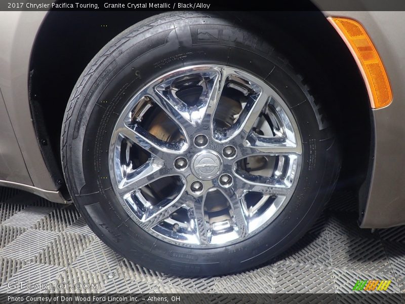 Granite Crystal Metallic / Black/Alloy 2017 Chrysler Pacifica Touring