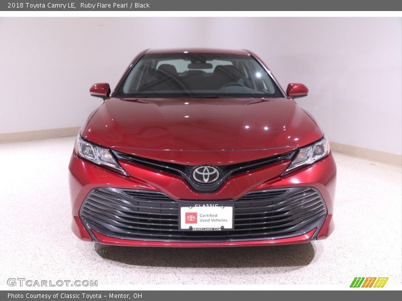 Ruby Flare Pearl / Black 2018 Toyota Camry LE