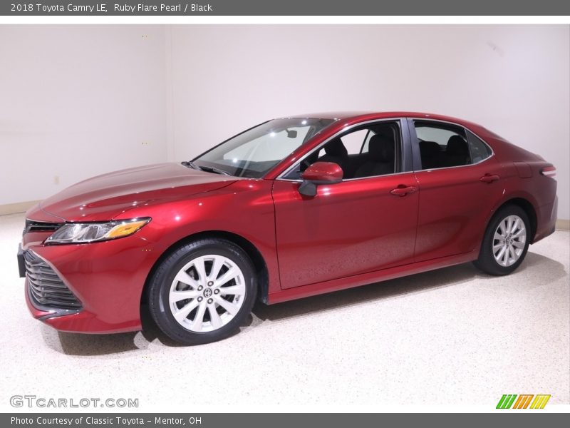 Ruby Flare Pearl / Black 2018 Toyota Camry LE