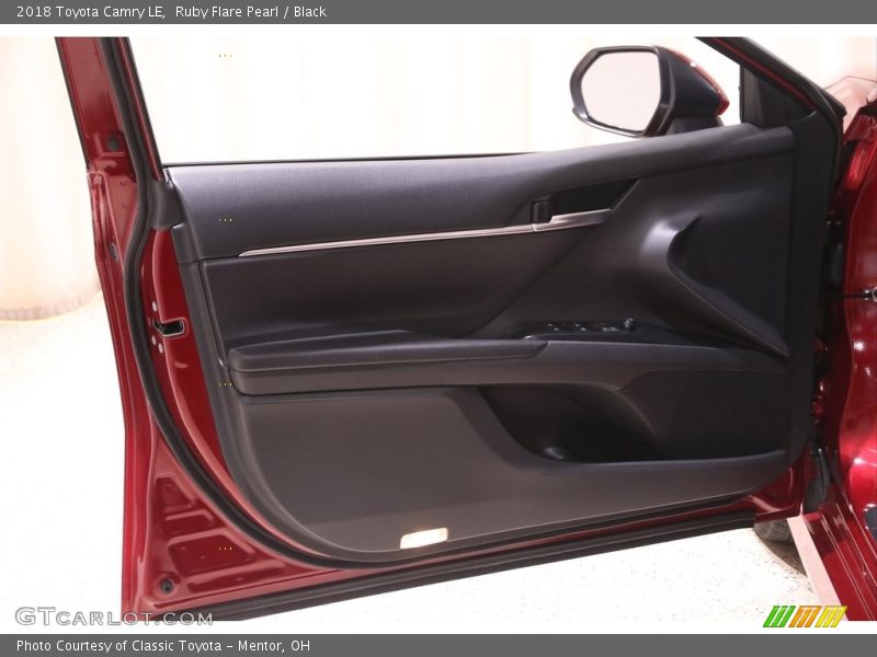 Ruby Flare Pearl / Black 2018 Toyota Camry LE