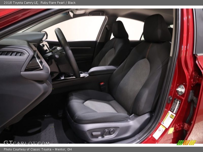 Ruby Flare Pearl / Black 2018 Toyota Camry LE