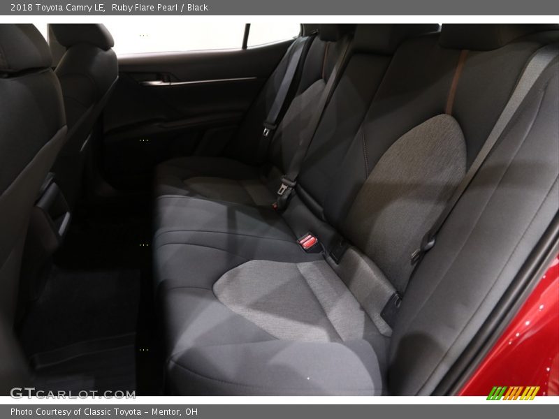 Ruby Flare Pearl / Black 2018 Toyota Camry LE