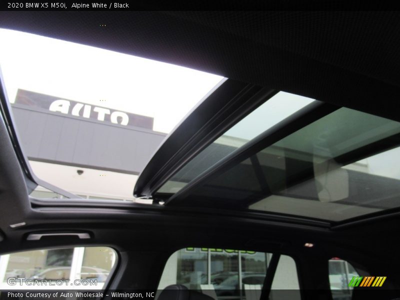 Alpine White / Black 2020 BMW X5 M50i
