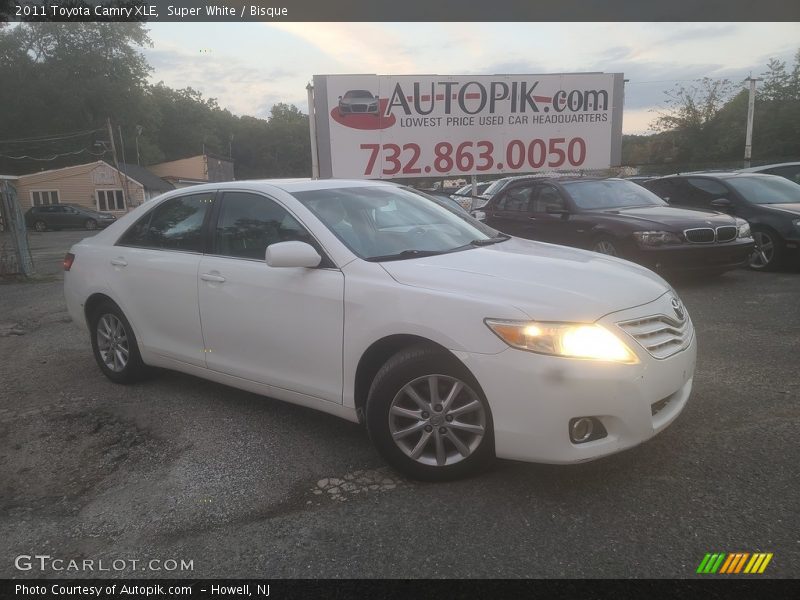 Super White / Bisque 2011 Toyota Camry XLE